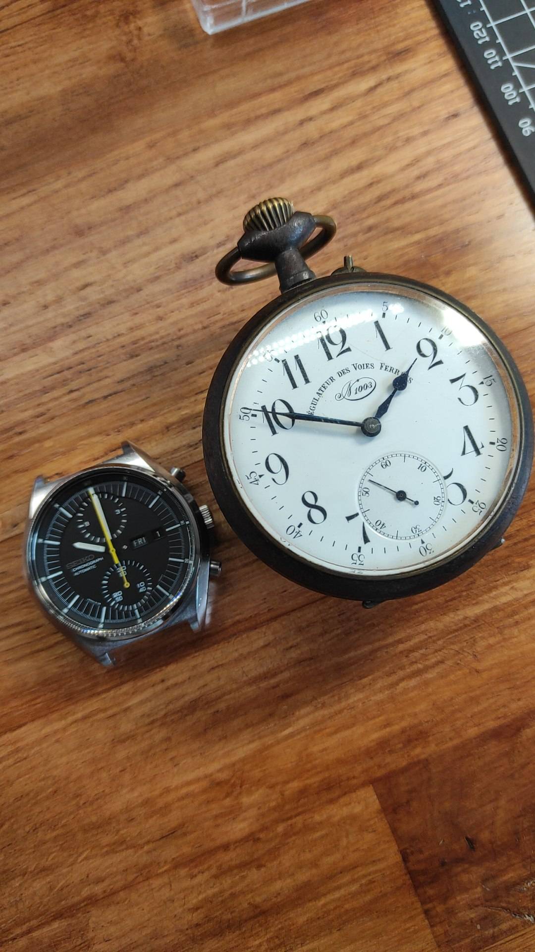 Montre et établi d’horlogerie